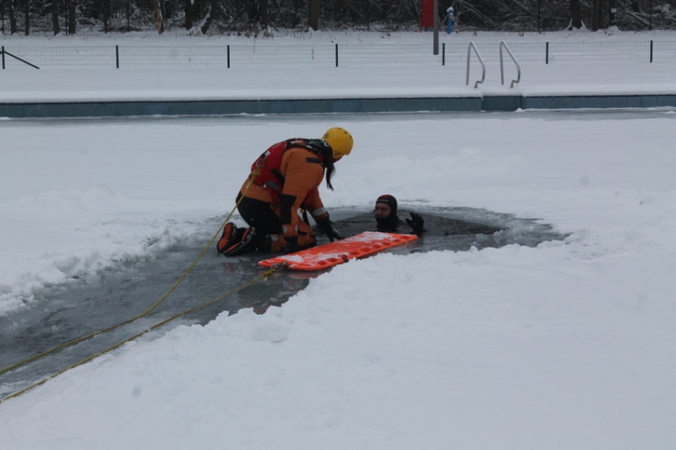 Na Gradskim bazenima održana pokazna vježba spašavanja