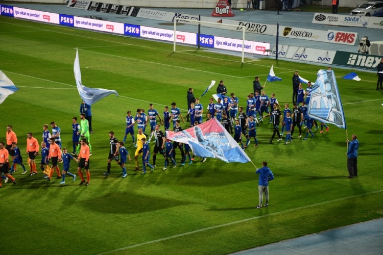 Mlađi pioniri Slavonije bili su pratitelji igrača na utakmici 1. HNL : NK Osijek - HNK Rijeka
