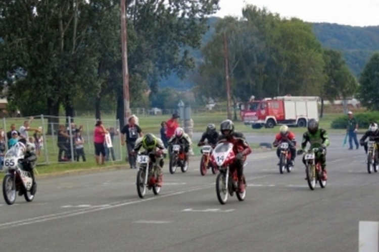 Vozači Moto kluba Požega Promet proteklog vikenda u Križevcima krenuli u novu sezonu Prvenstva Hrvatske u cestovnom motociklizmu