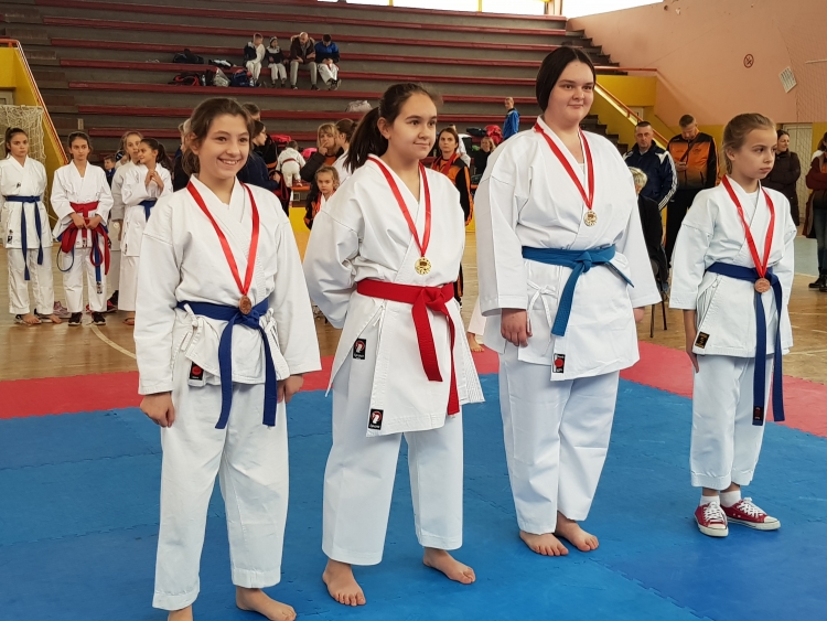 Članovi Karate - do kluba Požega osvojili  9 medalja na 5. Grand prix Una 2018. u Kostajnici (Bosna i Hercegovina)