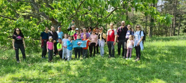 Proljetna nedjeljna šetnja među cvijećem - izlet HPD Gojzerica u arboretum Lisičine