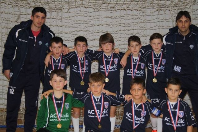 Stariji limači ŠNK Slavonije osvojili 3. Novogodišnji turnir u Velikoj