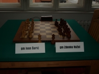 U 1. kolu Prvenstva Hrvatske u šahu koje danas počinje u Požegi sastaju se Ivan Šarić i Zdenko Kožul