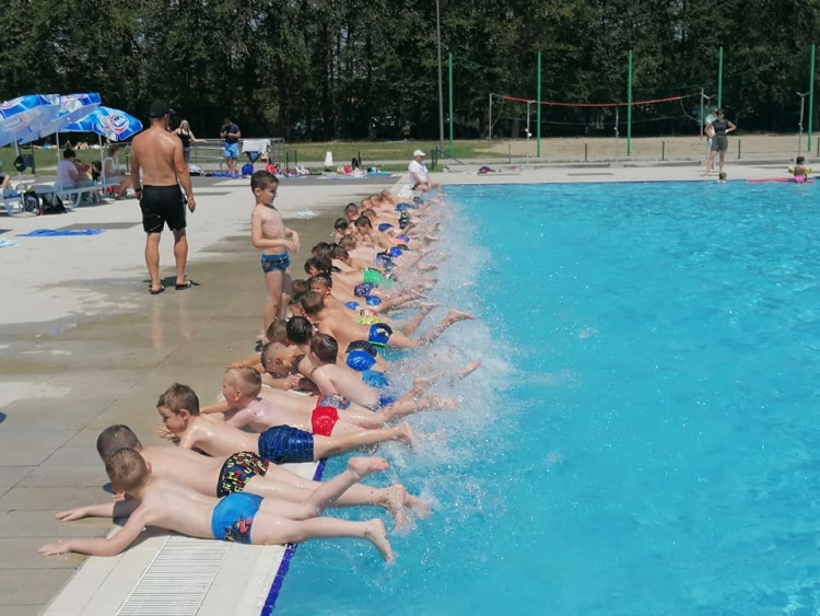 Počela Škola plivanja Požeškog športskog saveza sa 490 polaznika, upisi su završili