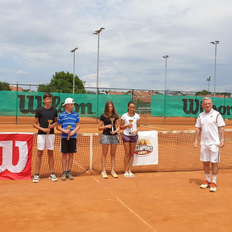 Teniski klub Požega organizirao Otvoreno prvenstvo Požege za igrače i igračice do 14 godina