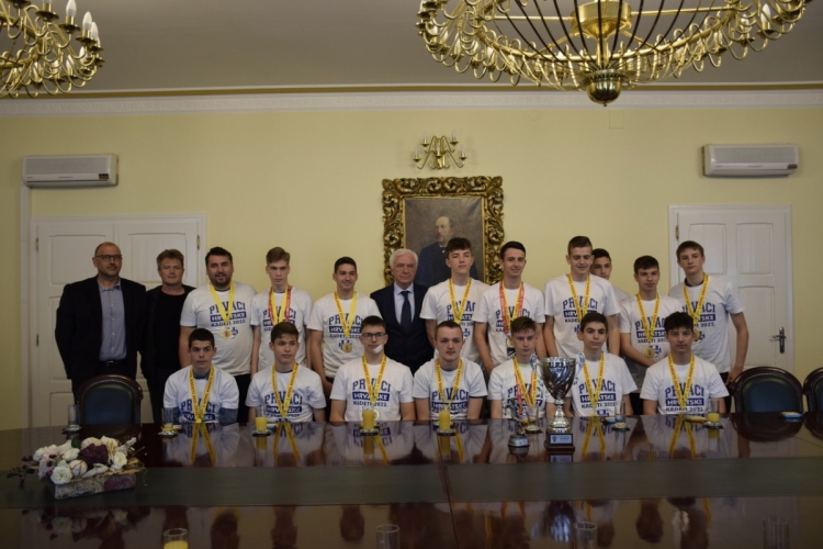 Gradonačelnik Glavić primio kadete Malonogometnog kluba &quot;Autodijelovi Tokić&quot; - prvake Hrvatske u futsalu