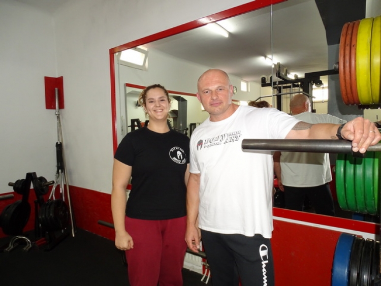 Članica PLK Body Art Požega Magdalena Farina kao kadetska reprezentativka Hrvatske osvojila 6. mjesto na Europskom prvenstvu u powerliftingu u Budimpešti